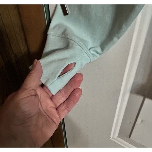 Vineyard Vines Women’s Quarter Zip Blue On Blue W Whales Pull Over Size Medium - Picture 12 of 13